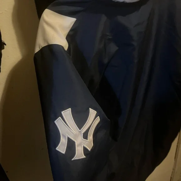 Starter Black and White Zip-Up Jacket - Picture 4 of 4